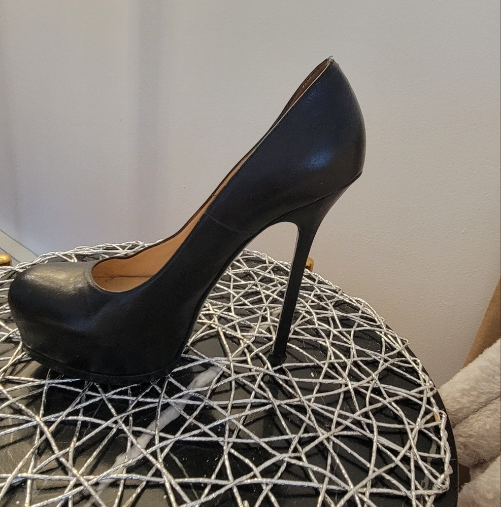 Elegant Black High Heel Pumps